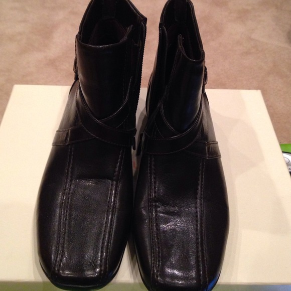 Brown Naturalizer boots 7.5