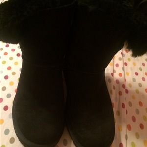 Black bailey button uggs