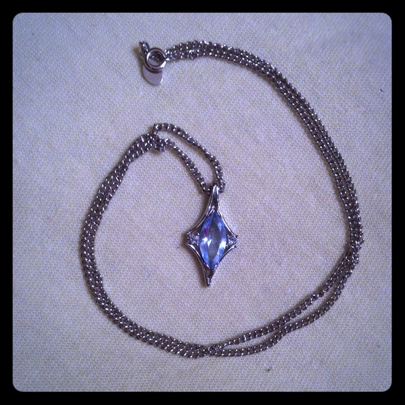 Blue jewel nechlace