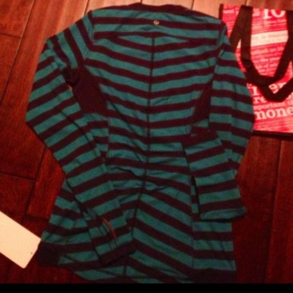 🚫sold🚫Lululemon base runner size 4 - Picture 3 of 3