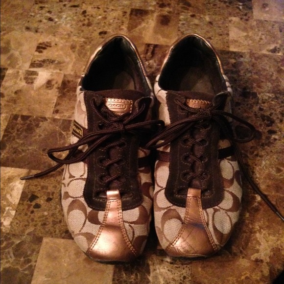 ****Sold****Coach Kate brown signature C sneakers