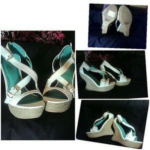 @aprilcrystal White Wedges