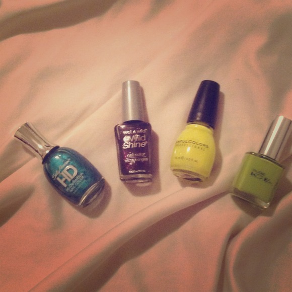 Various awesome nail polishes - Picture 1 of 1