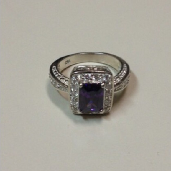 Emerald Cut Ring - Picture 3 of 3
