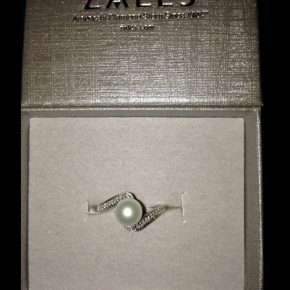 Sold💟bundled Pearl ring