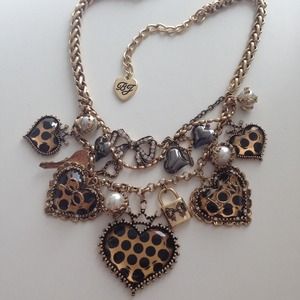 Betsey Johnson necklace held for @shani85