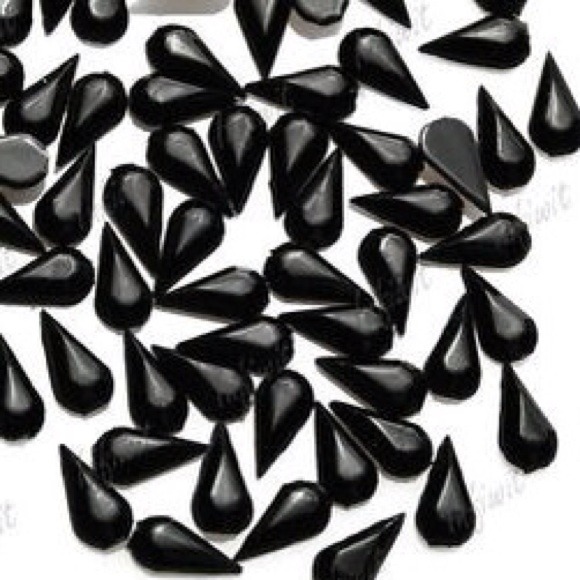 3D teardrop nail art - Picture 1 of 3