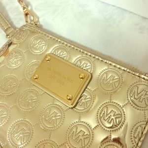 😍 Gold Michael Kors Wristlet 😍