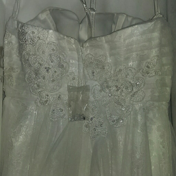 Oleg Cassini Wedding Gown - Picture 4 of 4