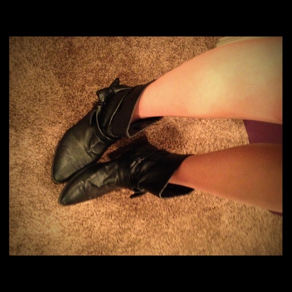 Cutest black booties!