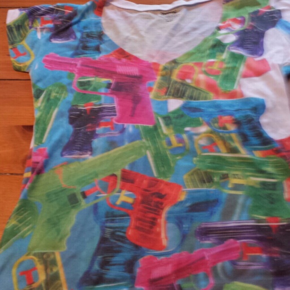Watergun colorful v-neck tee *one of a kind*