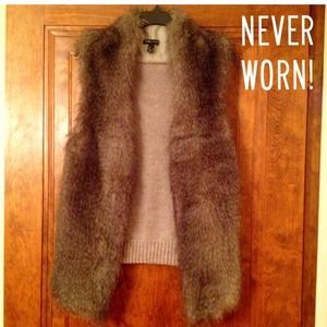 ✨SOLD in bundle! Faux Fur Vest-Never Worn!