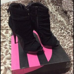 👢Michael Antonio Black Booties