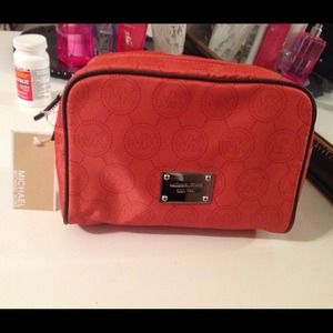 Micheal kors make up bag