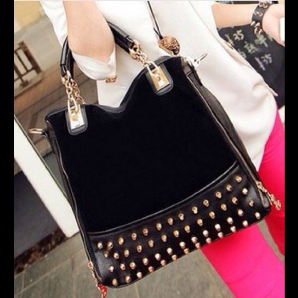Handbags - 🎉 HP 🎉 STUDDED BLACK BAG TRENDY 🌟
