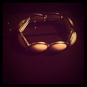 A perfect peachy bracelet