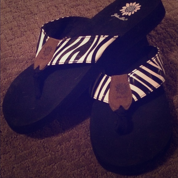 💜SOLD💜Yellowbox zebra flip flops
