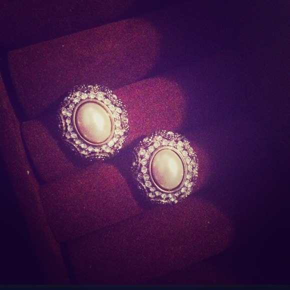 Black and cream rhinestone earrings with pearls