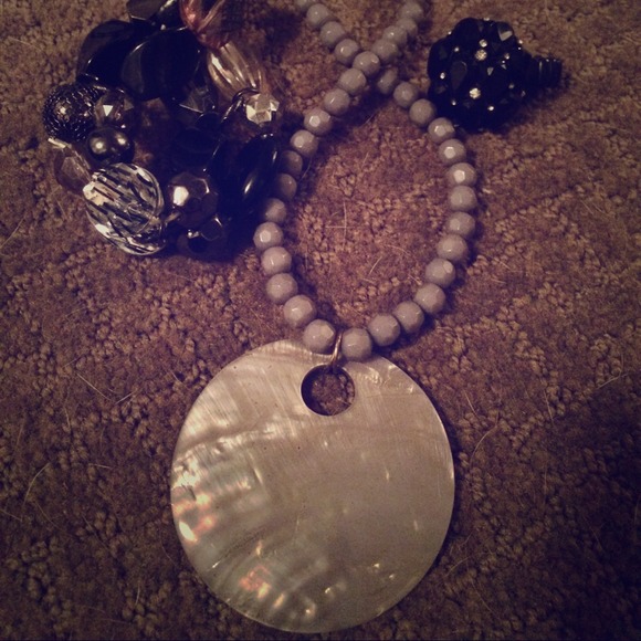 💜SOLD💜 in bundle! Gray and black jewelry trio!