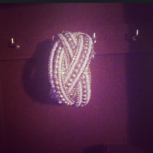 Lavender and gold beaded bracelet