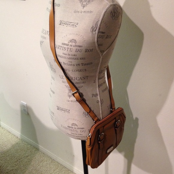 🚫 SOLD!! 🚫 Mustard Crossbody Purse by Nine West - Picture 2 of 3