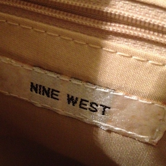 🚫 SOLD!! 🚫 Mustard Crossbody Purse by Nine West - Picture 3 of 3