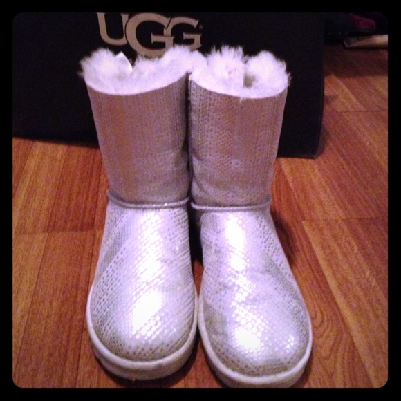 ❤️UGG Holiday Bailey Bow