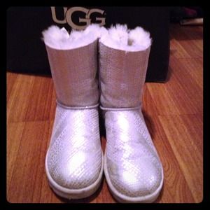 ❤️UGG Holiday Bailey Bow