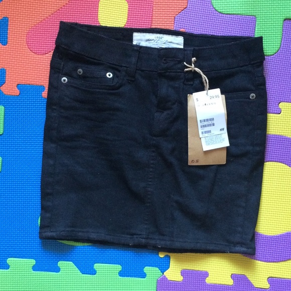 H&M denim skirt ✨Buy now & get free item ($10 less