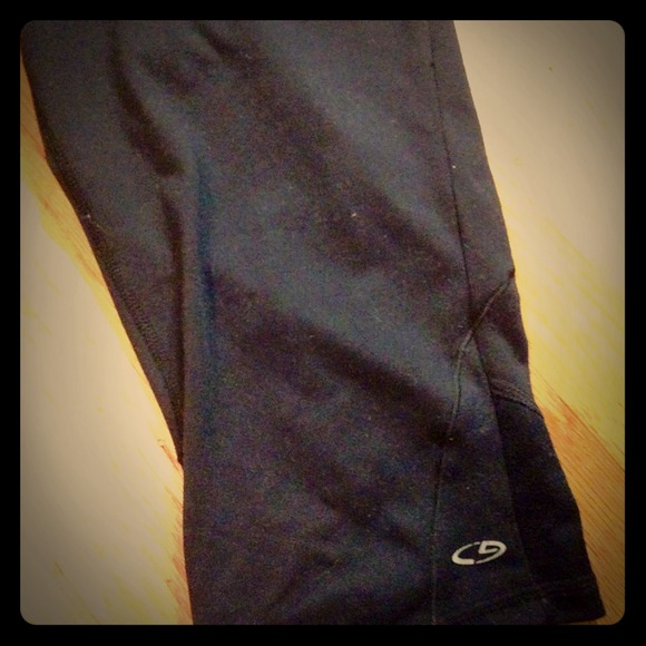 Knee-length Black Yoga Pants