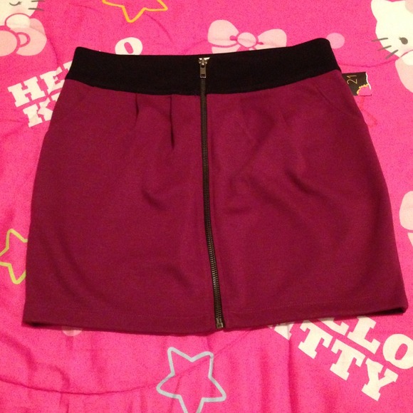Zip up short skirt