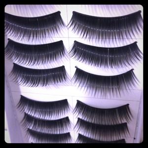 🎁FREE GIFT🎁 10 Pairs All Black False Eyelashes🎉