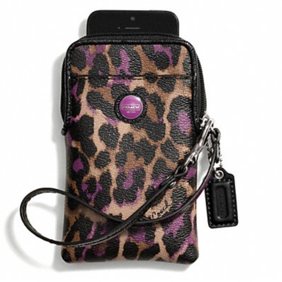 Coach Clutches & Wallets - FLASH SALE Coach OCELOT PRINT UNIVERSAL PHONE CASE