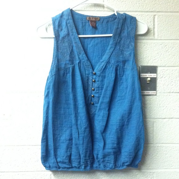 Cute comfortable blue top! - Picture 1 of 3