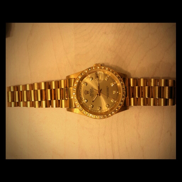 **Price Reduced! Beautiful Gold Watch!
