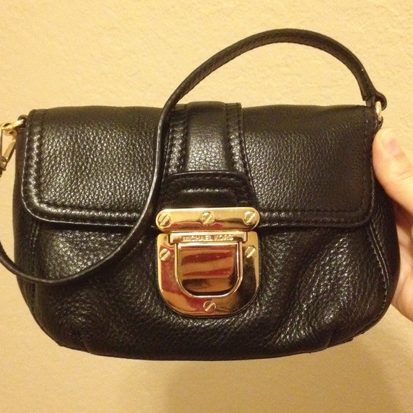 🔴SOLD🔴Authentic MK wristlet