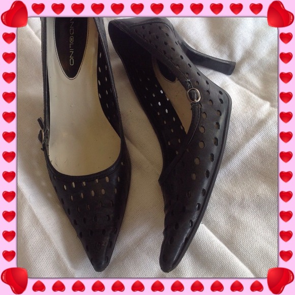 Black Pumps