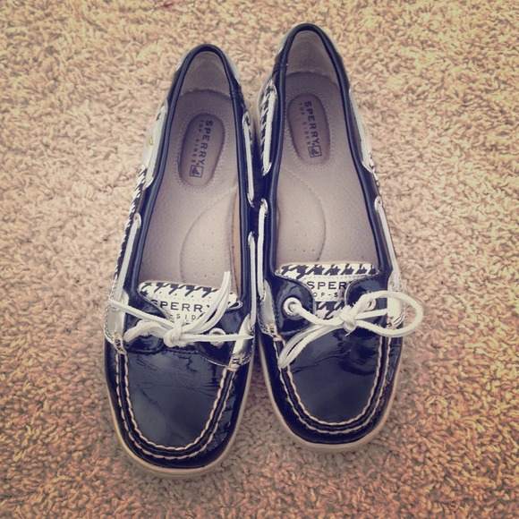 Sperry topsiders! Black and white