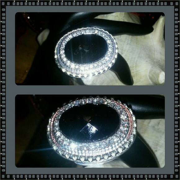 Silvertone And Black Resin Stretch Bold Ring NWOT