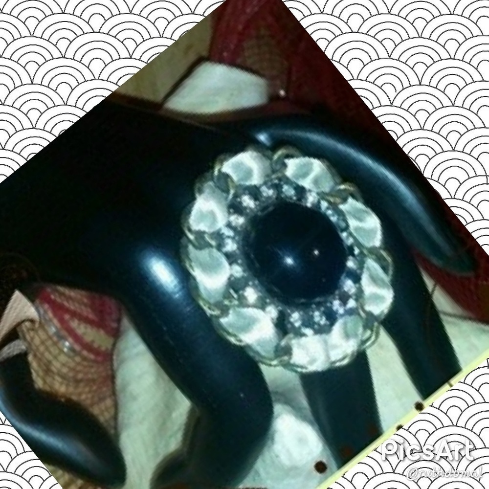 Antique Stretch Ring With Accents of Rhinestones, Black Center Acrylic Stone