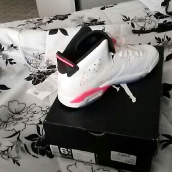 Brand New Jordans never worn - Picture 2 of 3