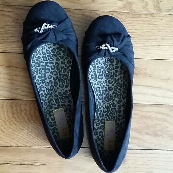 Flat shoes