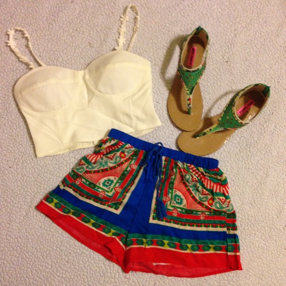 HOST PICK❤️SIZE 6.5, 7 & 8 Betsey Johnson Sandal - Picture 4 of 4