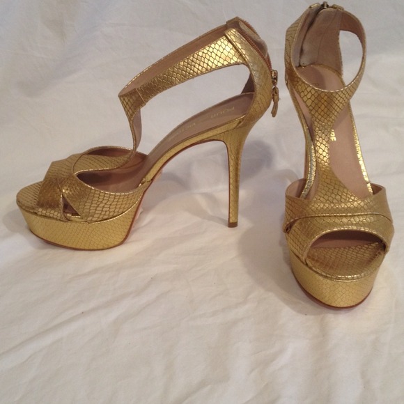 Pour la Victoire platform sandals