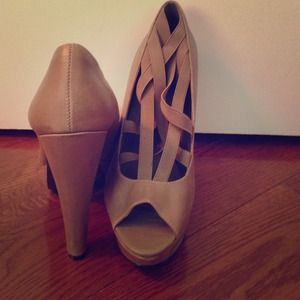 Aldo pumps with elastic strapping detail