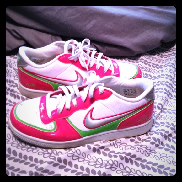 Size 9 nike air shoes