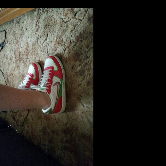 Size 9 nike air shoes - Picture 3 of 3