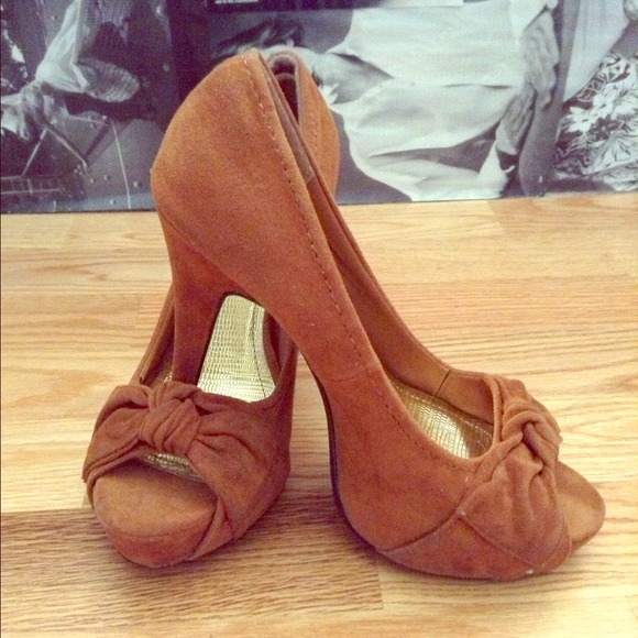 Brown pumps!