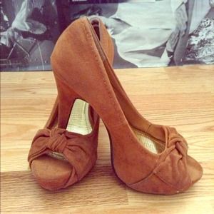 Brown pumps!
