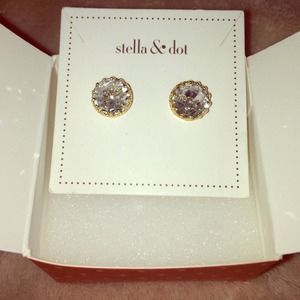 Stella & Dot Nancy Studs- Gold